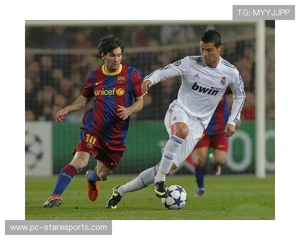 足球巨星之间的对话与碰撞：从梅西到C罗，他们如何塑造足坛传奇